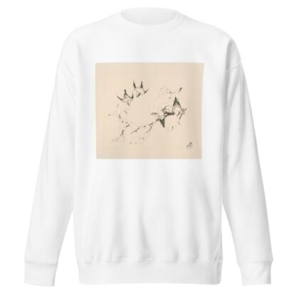 Oiseaux sur une branche d’arbre couverte de neige. by Félix Bracquemond Sweatshirt