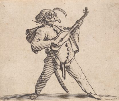 Le comédien masqué, avec lunettes, et jouant de la guitare by Jacques Callot